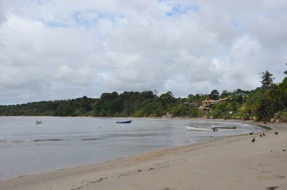 Praia na costa atlântica de Trinidad, local de desova de tartarugas.